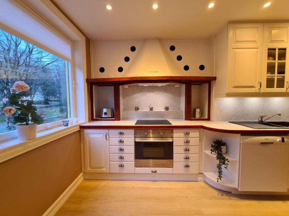 Spacious And Modern, 2-bedroom, Near Center, Best Location
